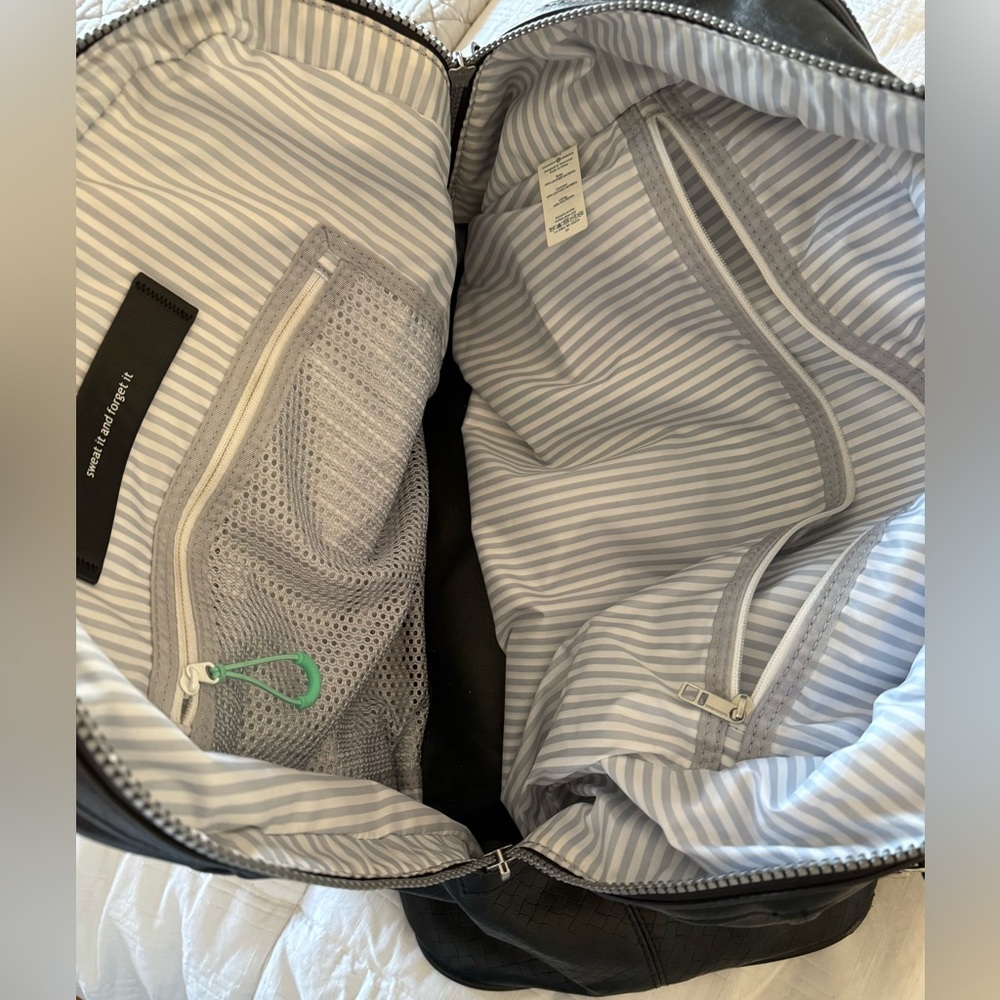 Lululemon black gym bag - Picture 5 of 14